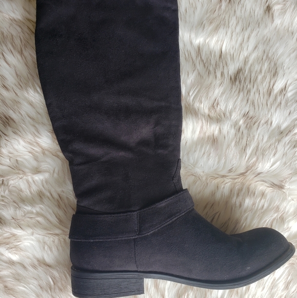 Tall black boots with fringe - Picture 2 of 4